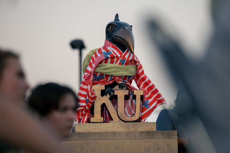 Jayhawk statue wearing yukata