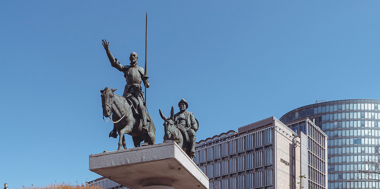 Statue depicting Don Quixote and Sancho Panza in Brussels.