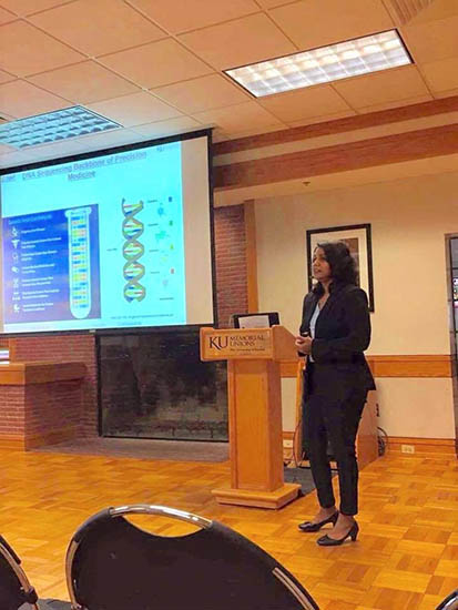 Soper group graduate student Charuni Amarasekara giving her talk “Nanoscale electrophoresis separation of deoxynucleotide monophosphates.”