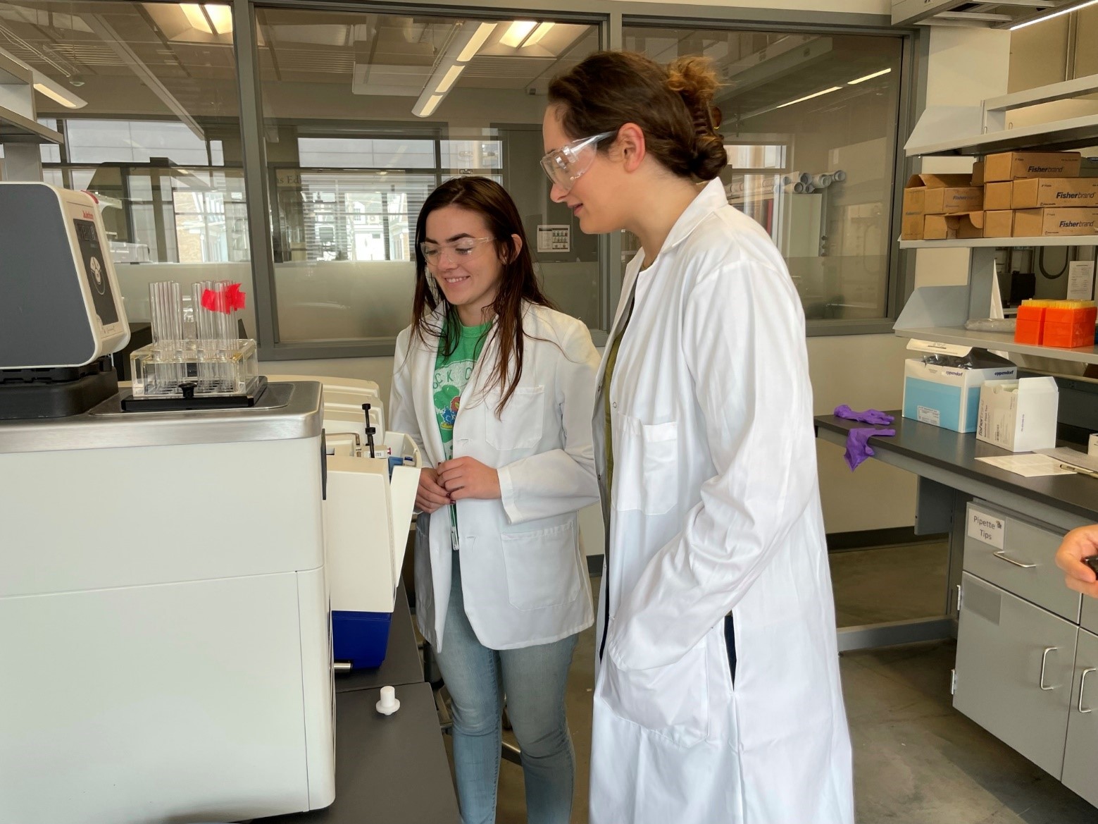 Isabel and Gracyn working in the lab.