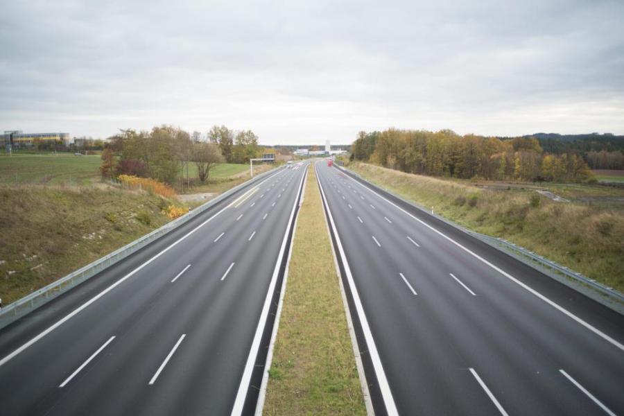 Two roads leading to the horizon