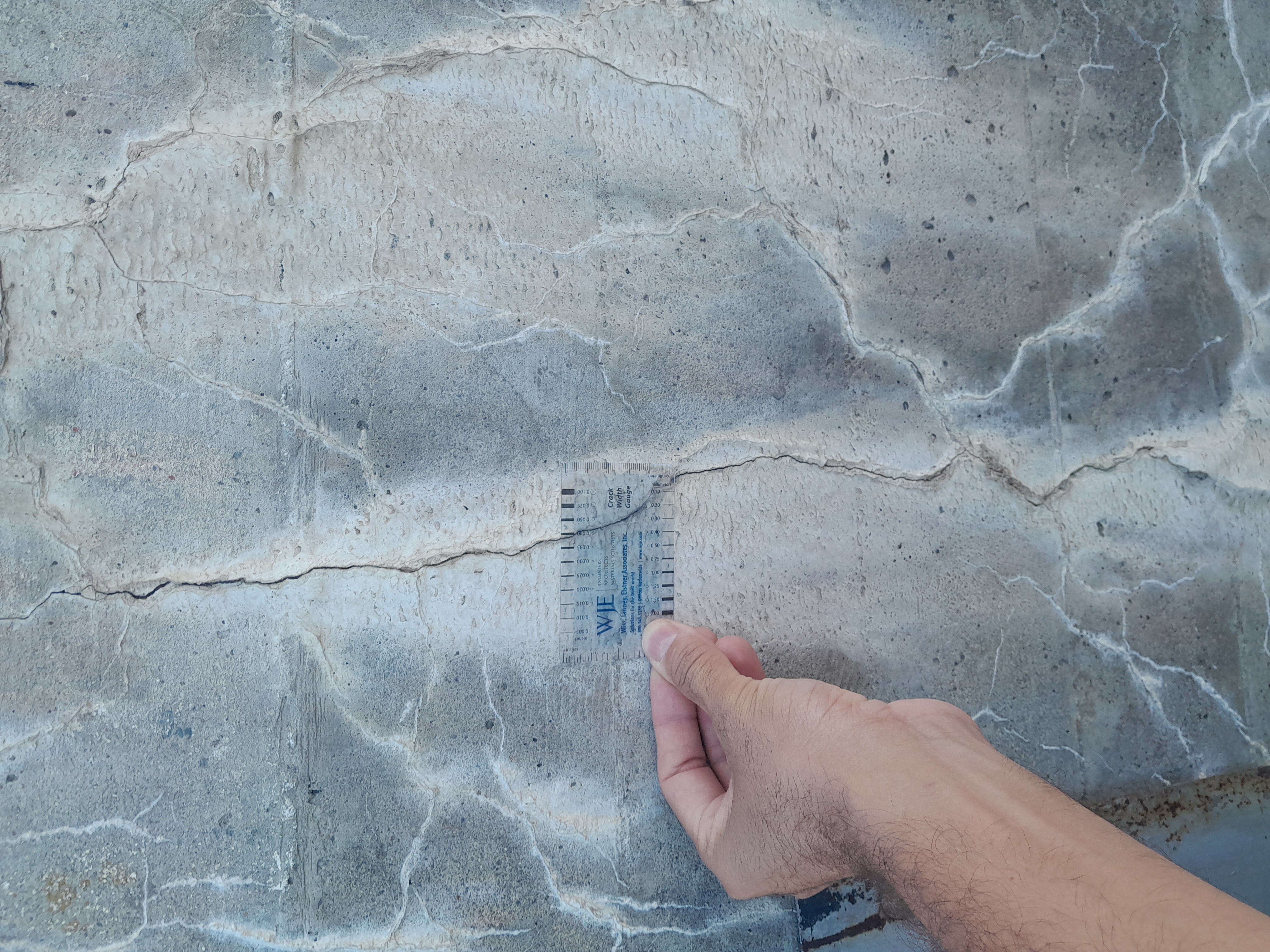 An example of a crack found in the Upriver Dam in Spokane, Washington.