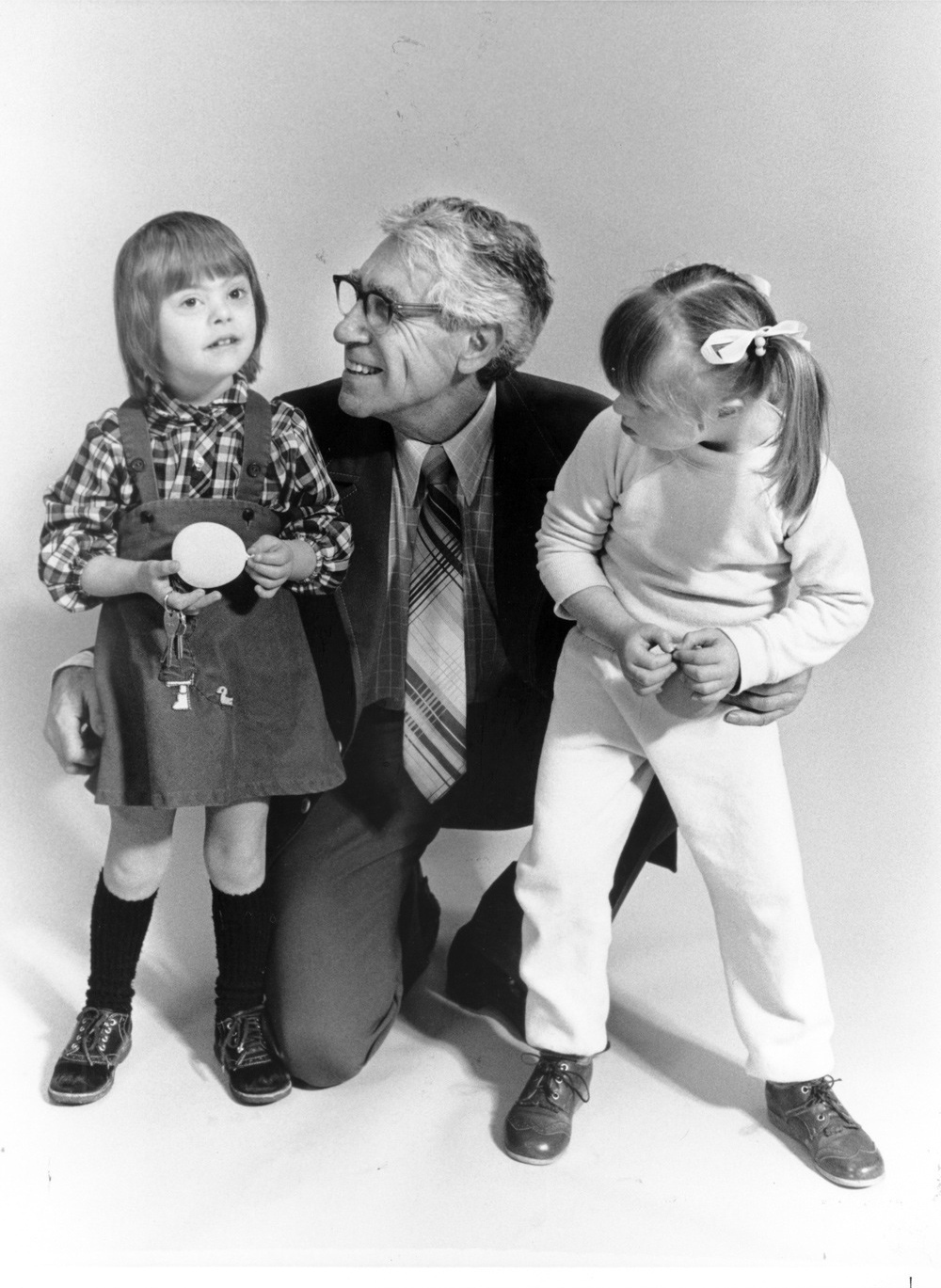 Richard Schiefelbusch with two children