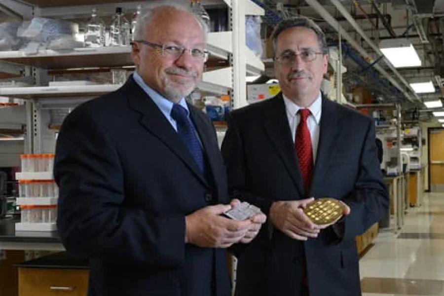 Drs. Soper and Godwin in laboratory