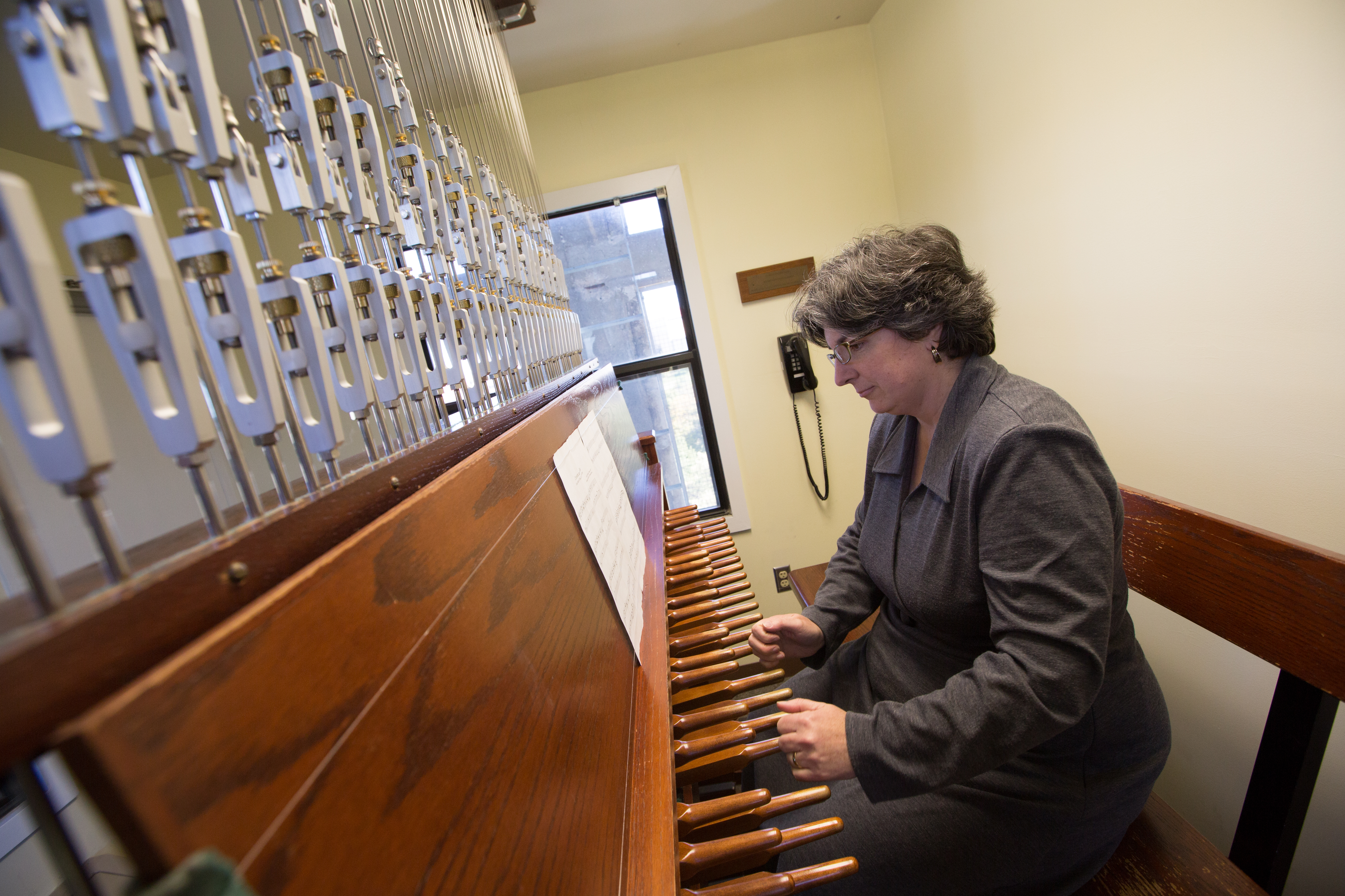 Elizabeth Berghout performing in KU Campanile.