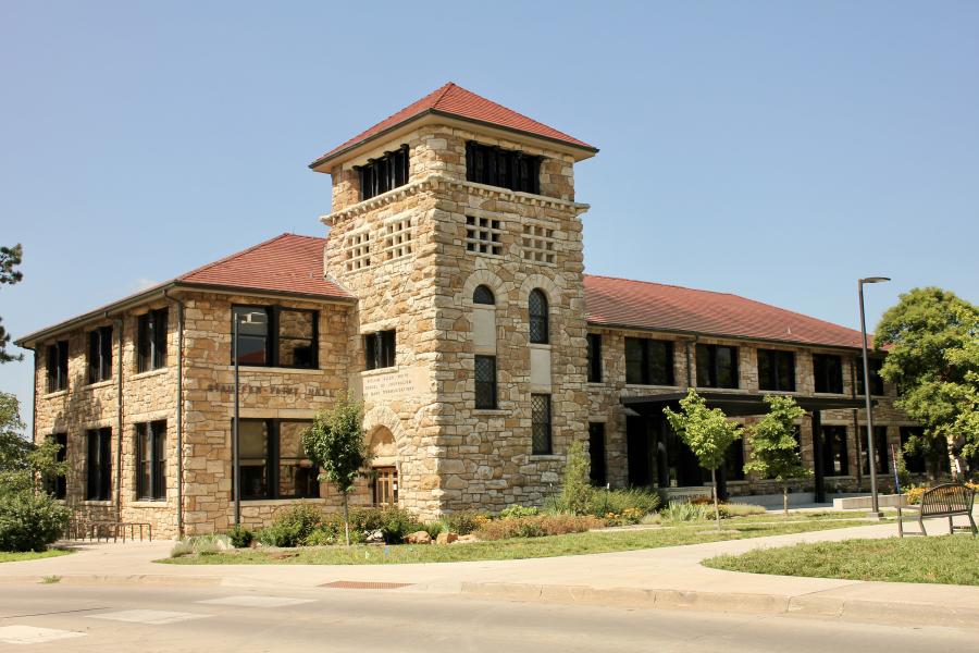Exterior view of Stauffer-Flint Hall at the University of Kansas, home to the William Allen White School of Journalism and Mass Communications.
