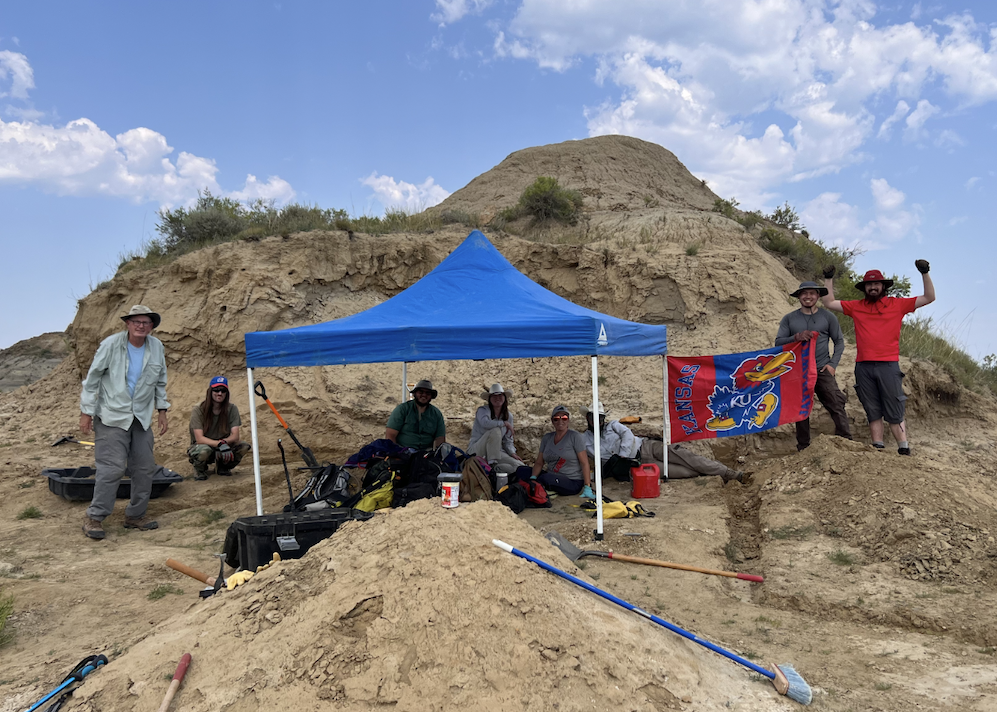 The KU excavation team at the Hell Creek Formation site.