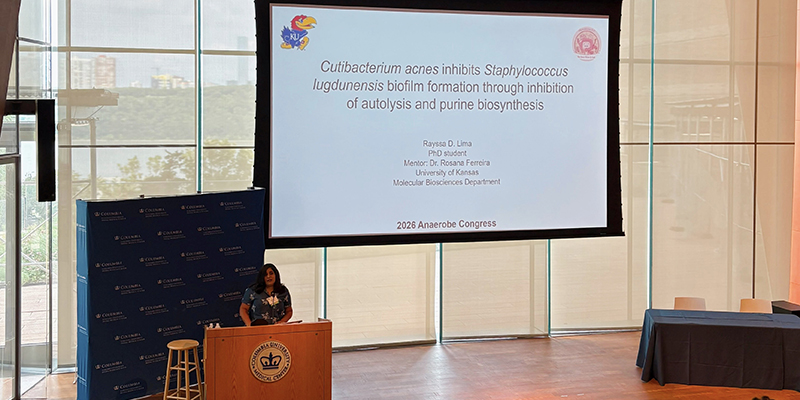 Rayssa Teixeira presents in front of an audience