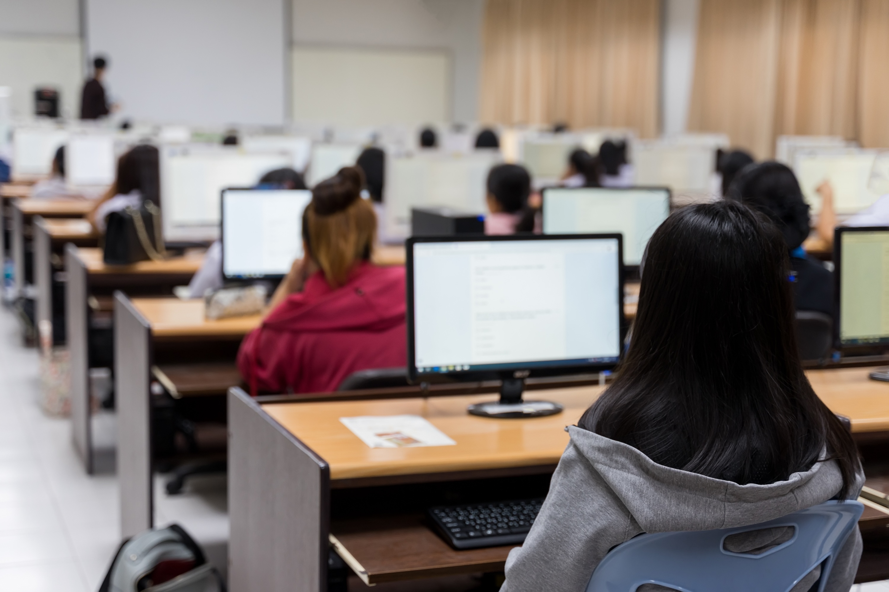 computer lab classroom full of students