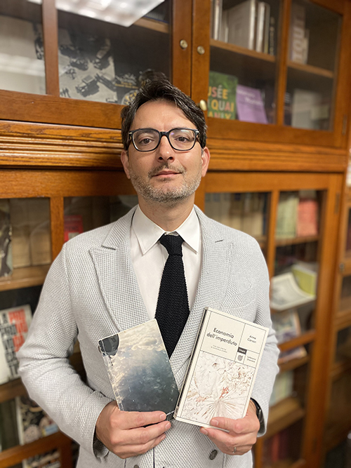 Patrizio Ceccagnoli, holding books