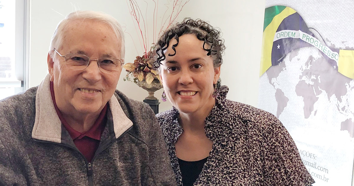 Ana Paula Mumy with her late father, Genaro Souza, in 2019. 
